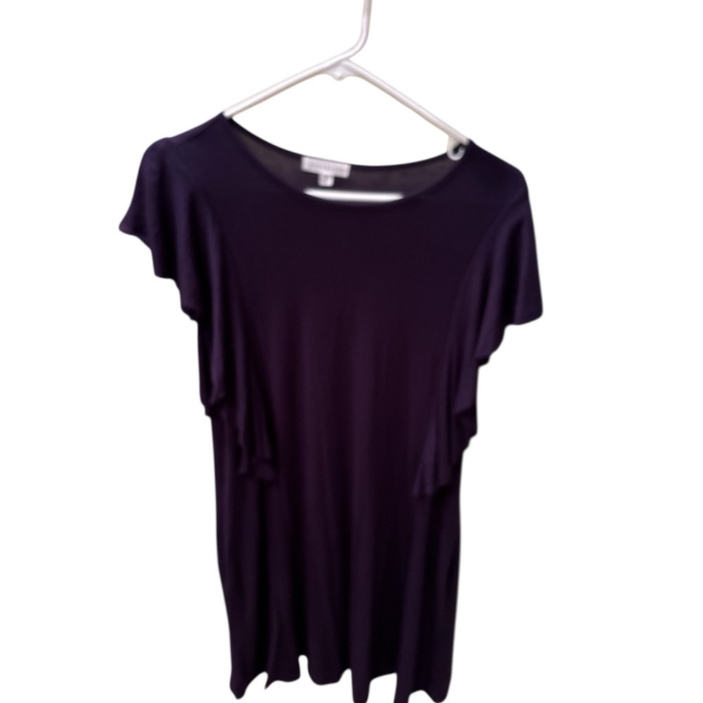 Socialite woman's navy blue dress with pockets